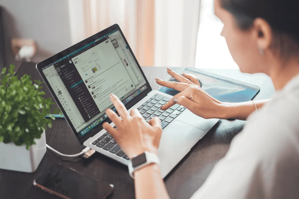 How to Become a Freelance Community Manager in 2026