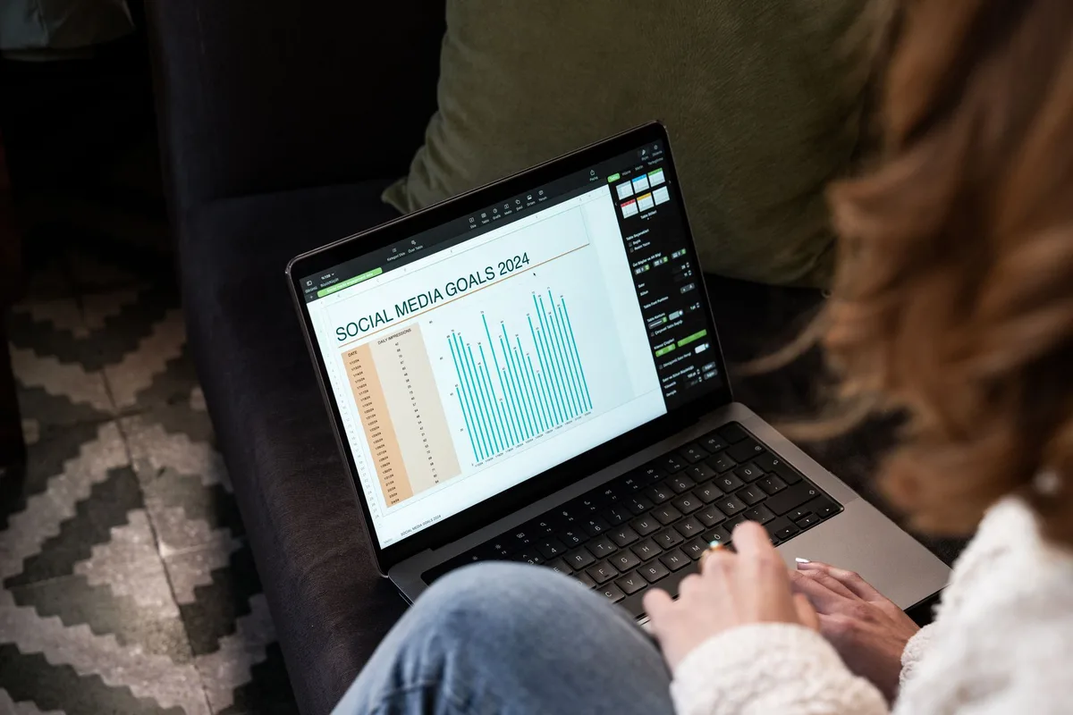 How to Become a Freelance Growth Marketer (2026)