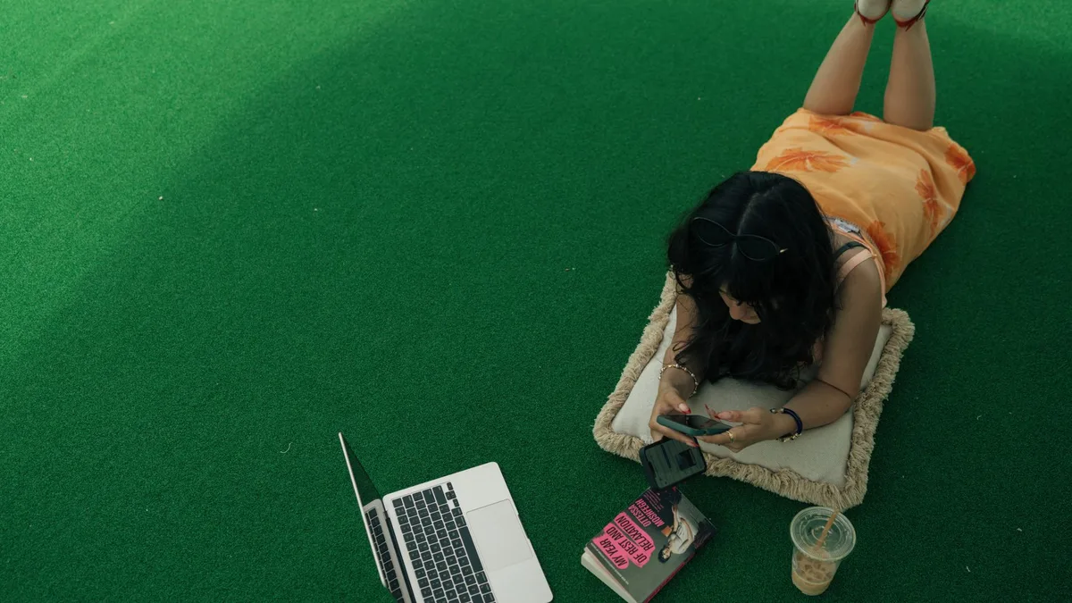 How to Become a Freelance Media Buyer in 2026