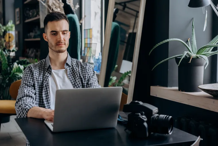 How to Become a Freelance Motion Designer in 2026