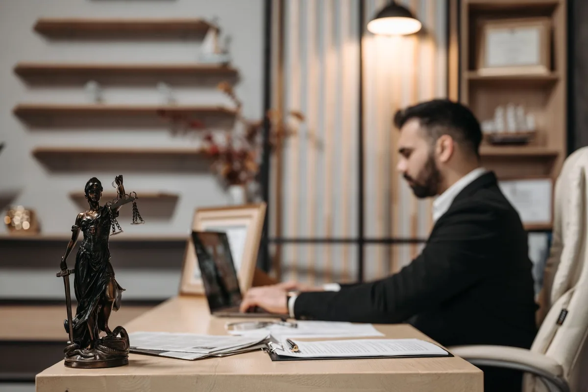 How to Become a Freelance Paralegal: 2026 Guide