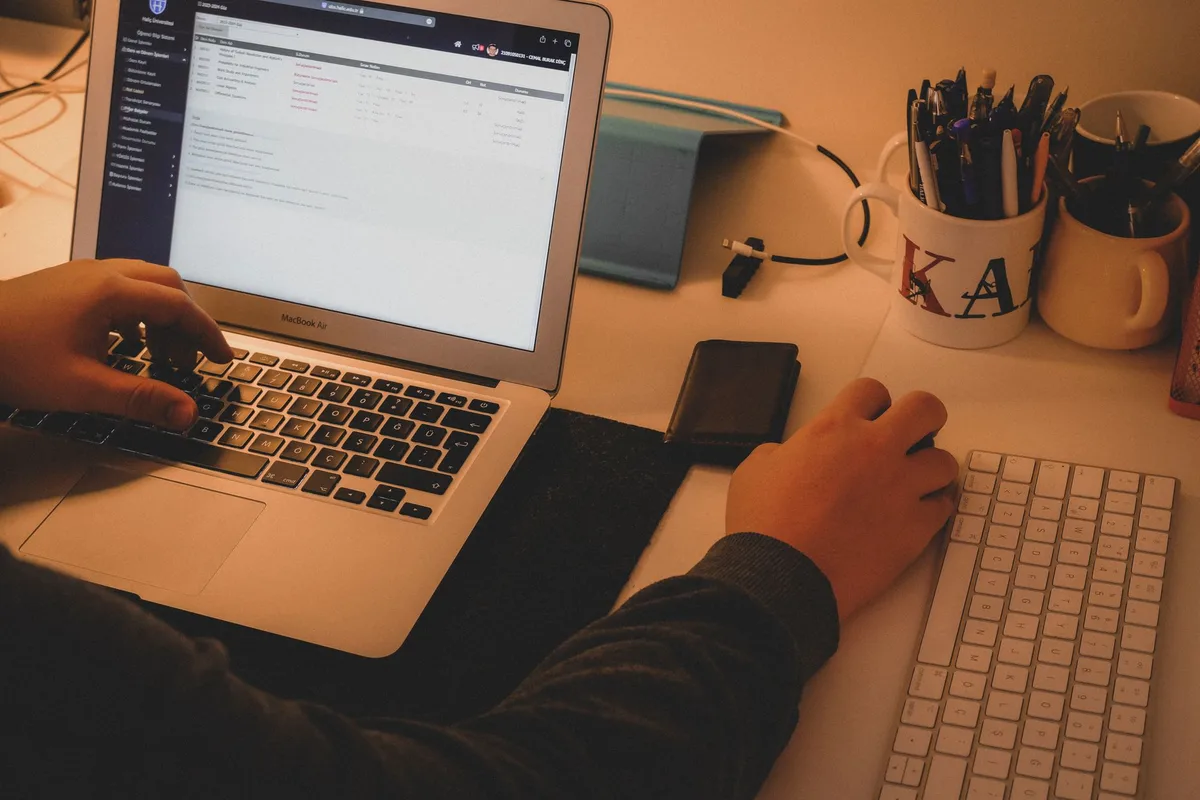 How to Become a Freelance Product Manager in 2026