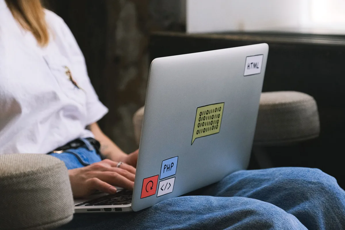 How to Become a Freelance Web Developer in 2026
