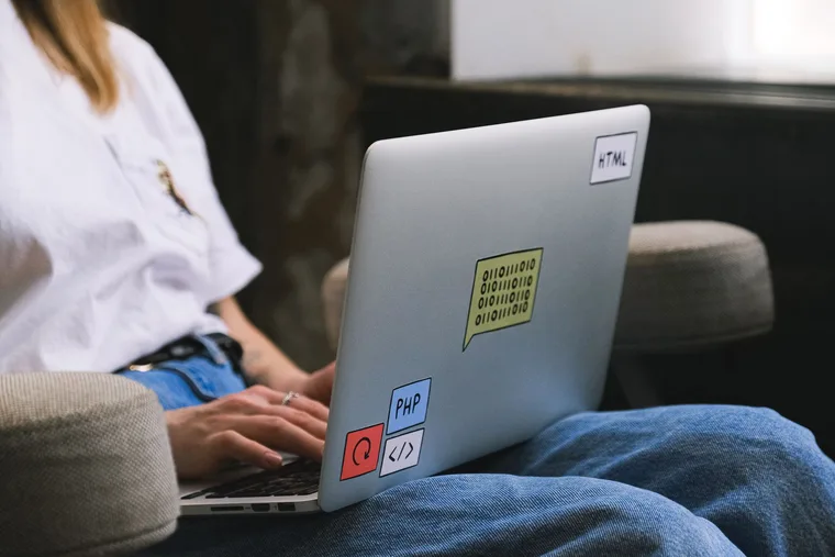 How to Become a Freelance Web Developer in 2026