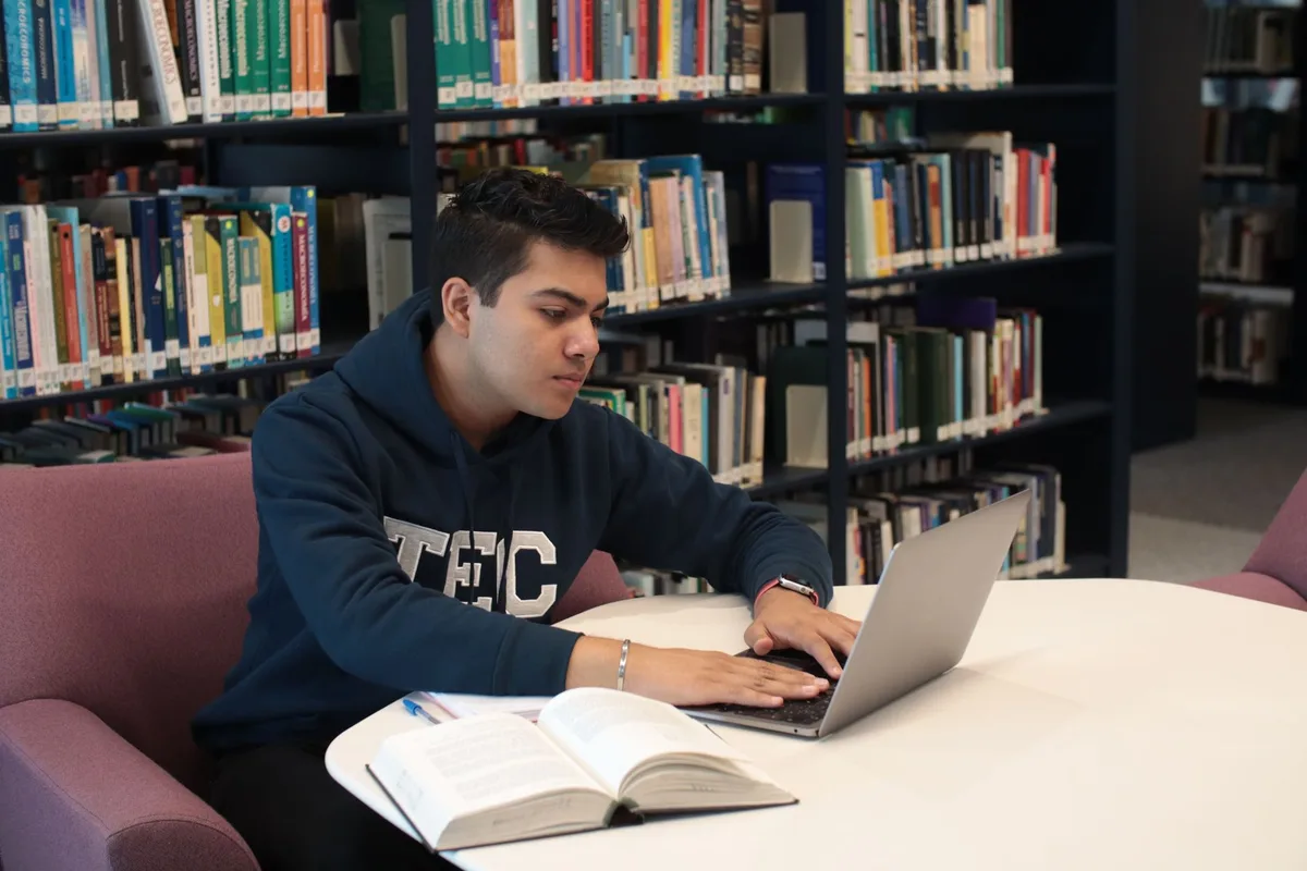 How to Budget for Graduate School in 2026