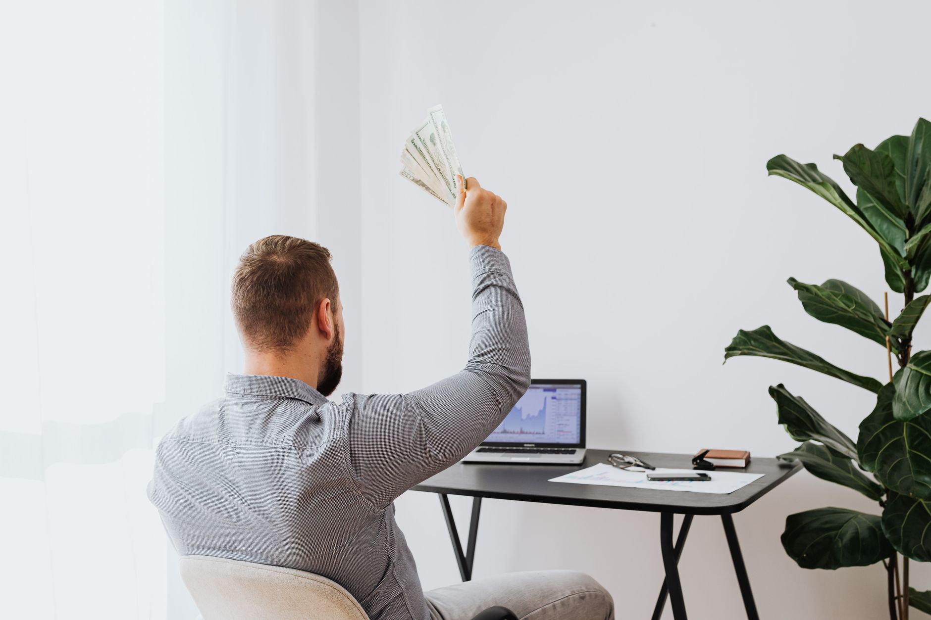 How to Make Money With Travel Rewards Credit Cards