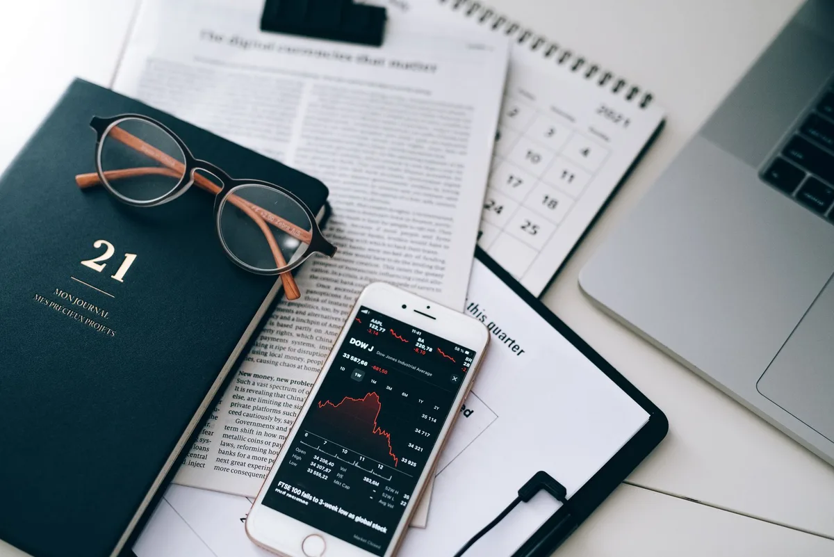 How to Read Stock Charts: A Complete Beginner's Guide
