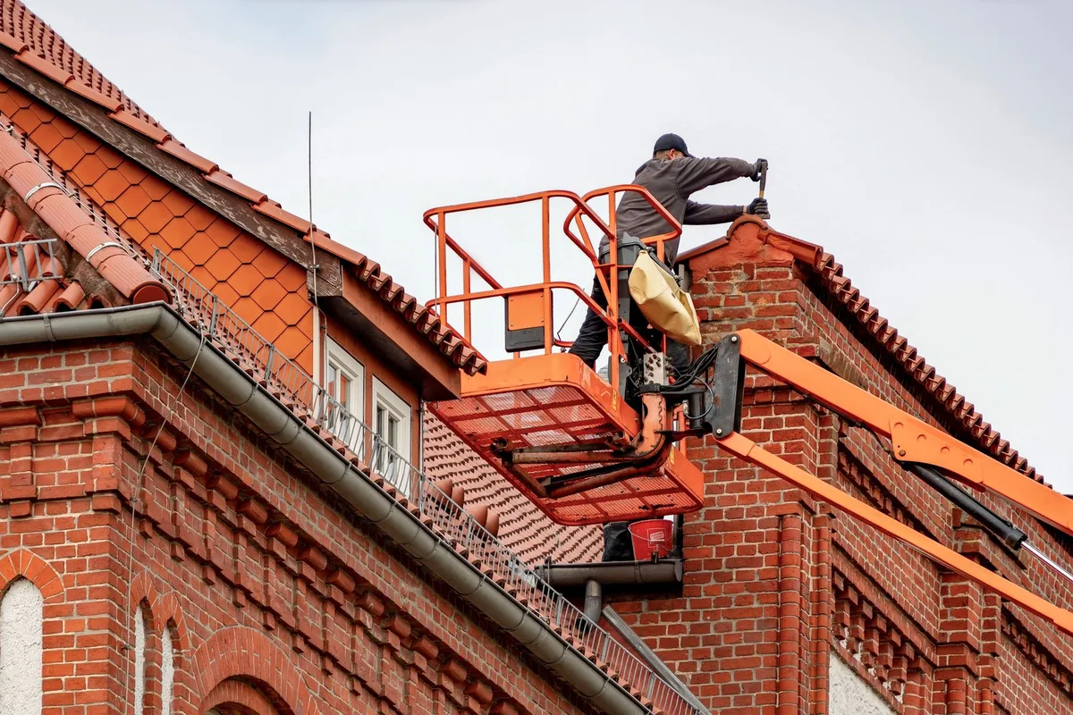How to Save Money on Gutter Cleaning and Repair