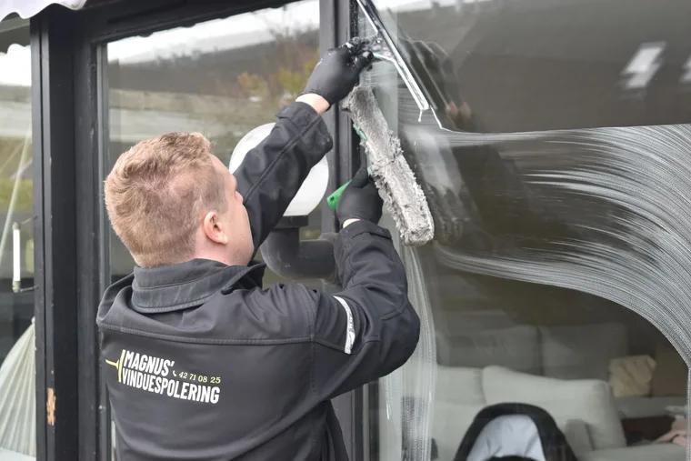 How to Start a Window Cleaning Business in 2026