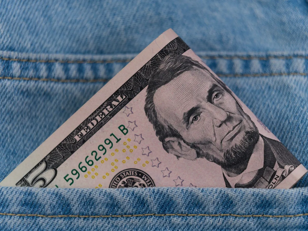 The Price-to-Earnings (P/E) Ratio Explained Simply