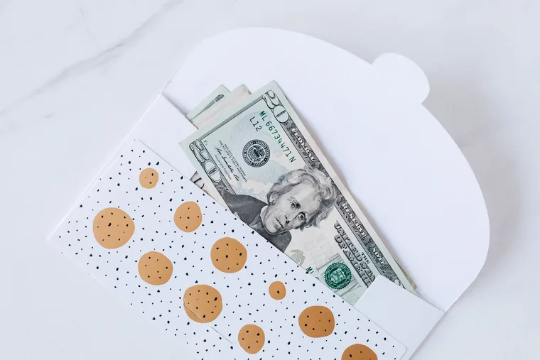 How to Save Money Eating Out at Restaurants