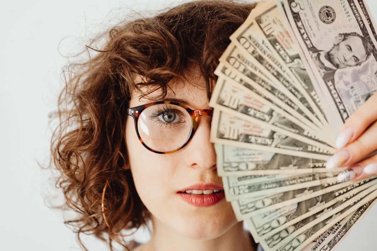 How to Stop Living Paycheck to Paycheck
