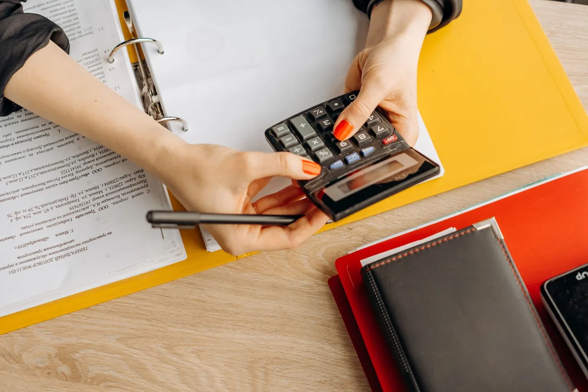 Traditional IRA vs Roth IRA: How to Choose in 2026