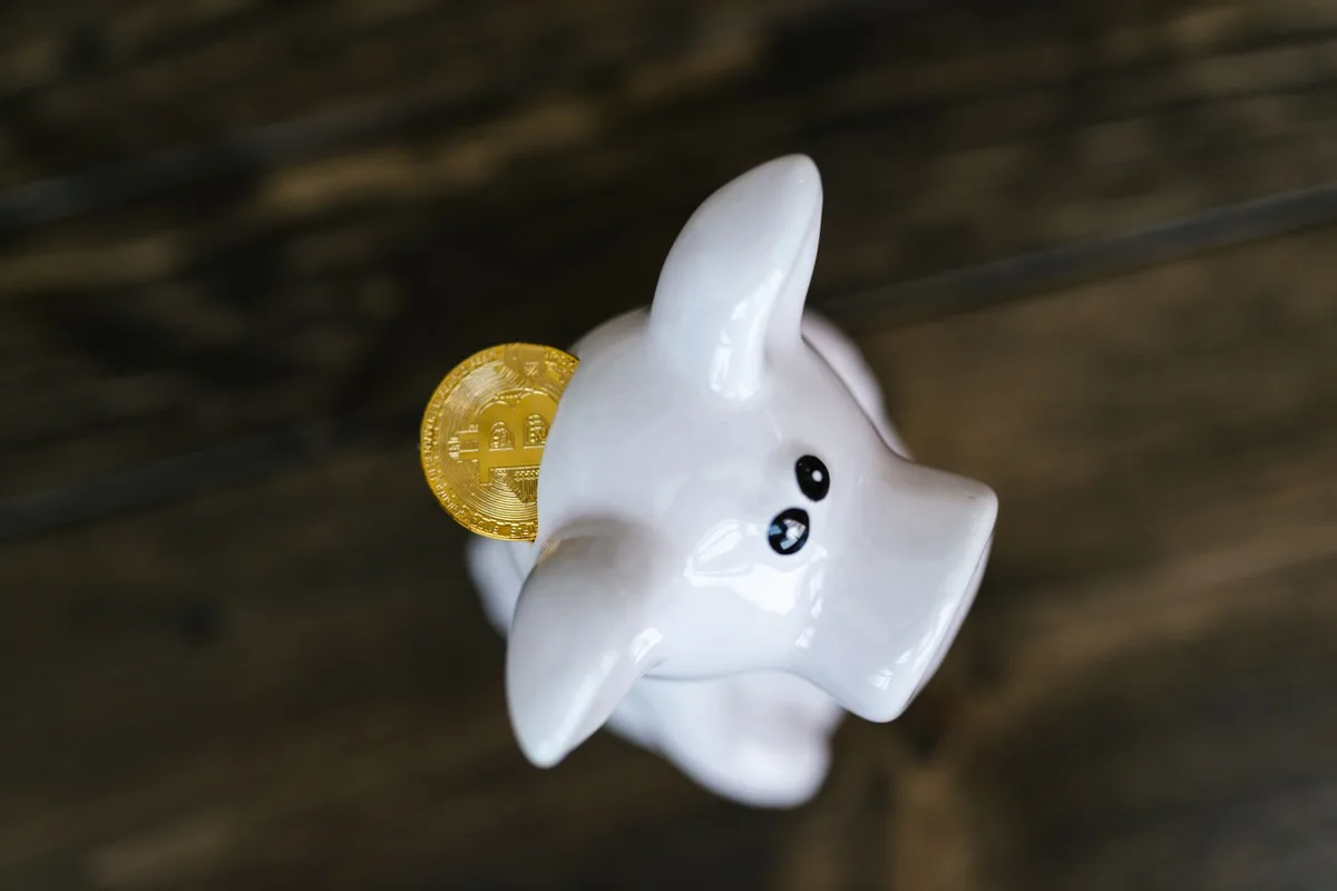 What Is a Holiday Club Savings Account? Explained