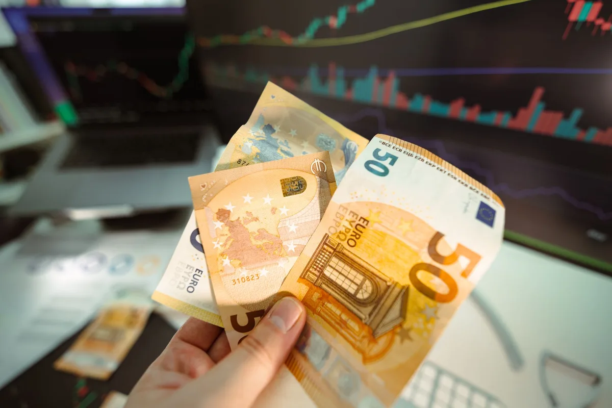 What Is FDIC Insurance? A Plain Guide for Everyday Savers
